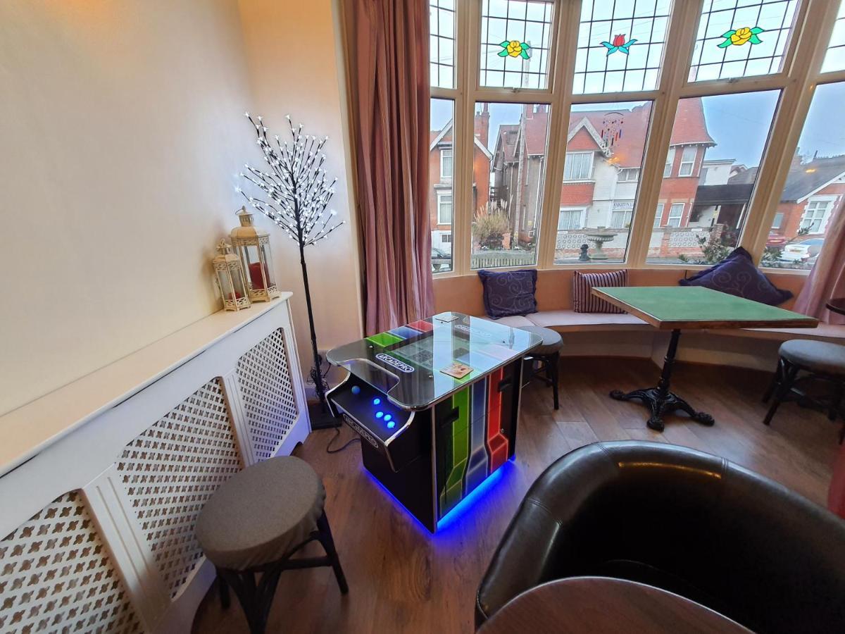 Caxton House Bed & Breakfast Skegness Bagian luar foto