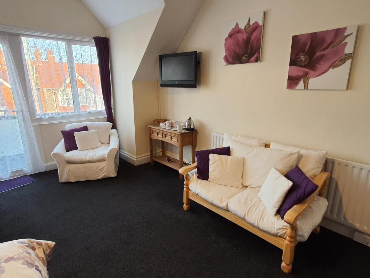Caxton House Bed & Breakfast Skegness Bagian luar foto